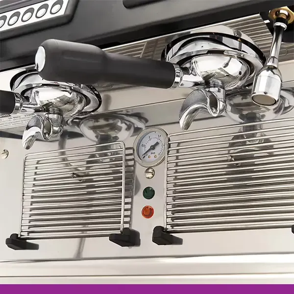 maquina-de-cafe-2-grupos-compacta-06.webp